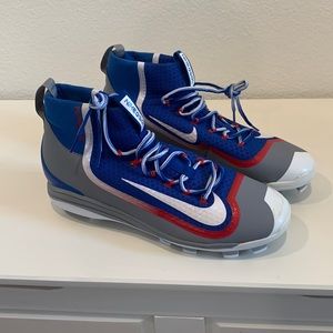 Mens size 13.5 Baseball cleats. Like new